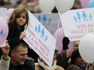 2012-11-17T154451Z_1231462682_GM1E8BH1TXF01_RTRMADP_3_FRANCE-GAYMARRIAGE (1)