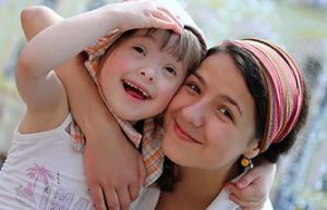 Родители ребенка-инвалида с 1 июля 2017 года смогут работать и получать пособие по уходу