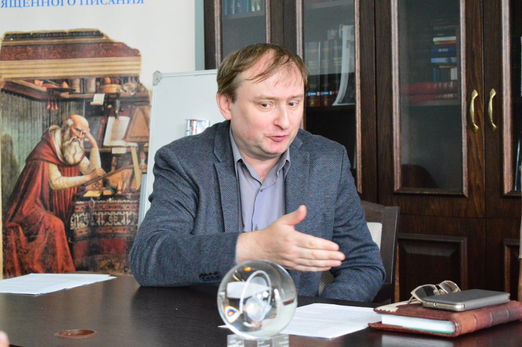 План родов, окситоцин, правильные палаты, консультанты ГВ, естественное планирование семьи и половое воспитание в школе: чиновник и акушер-гинеколог ответили на вопросы пользователей соц. сетей