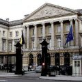 Жители 50 стран просят бельгийского монарха не подписывать закон о детской эвтаназии
