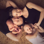 Родители как два крыла. Смотреть фото Родители как два крыла. Смотреть картинку Родители как два крыла. Картинка про Родители как два крыла. Фото Родители как два крыла
