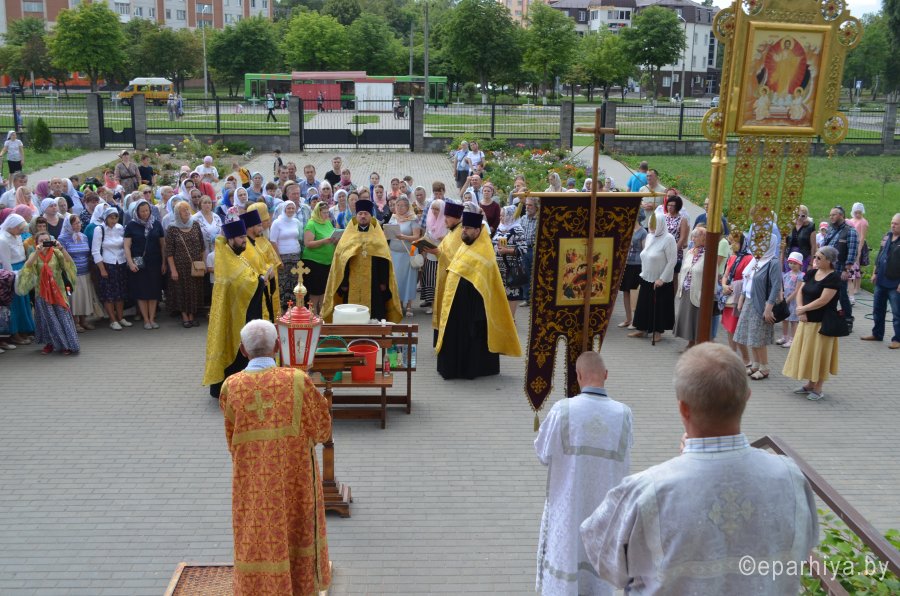 Во всех храмах Гомельской епархии тепло и ярко отметили День семьи, любви и верности