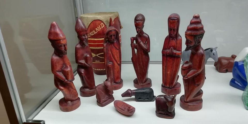 От африканских масок до белорусской соломки: ёлочные игрушки со всего мира представлены в Национальном историческом музее