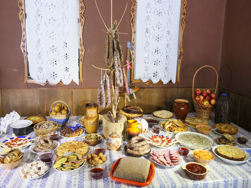 «Нашы продкі на Каляды не ўпрыгожвалі елку, гэта быў вясельны атрыбут нявесты». Гісторык пра абрады галоўнага свята беларусаў