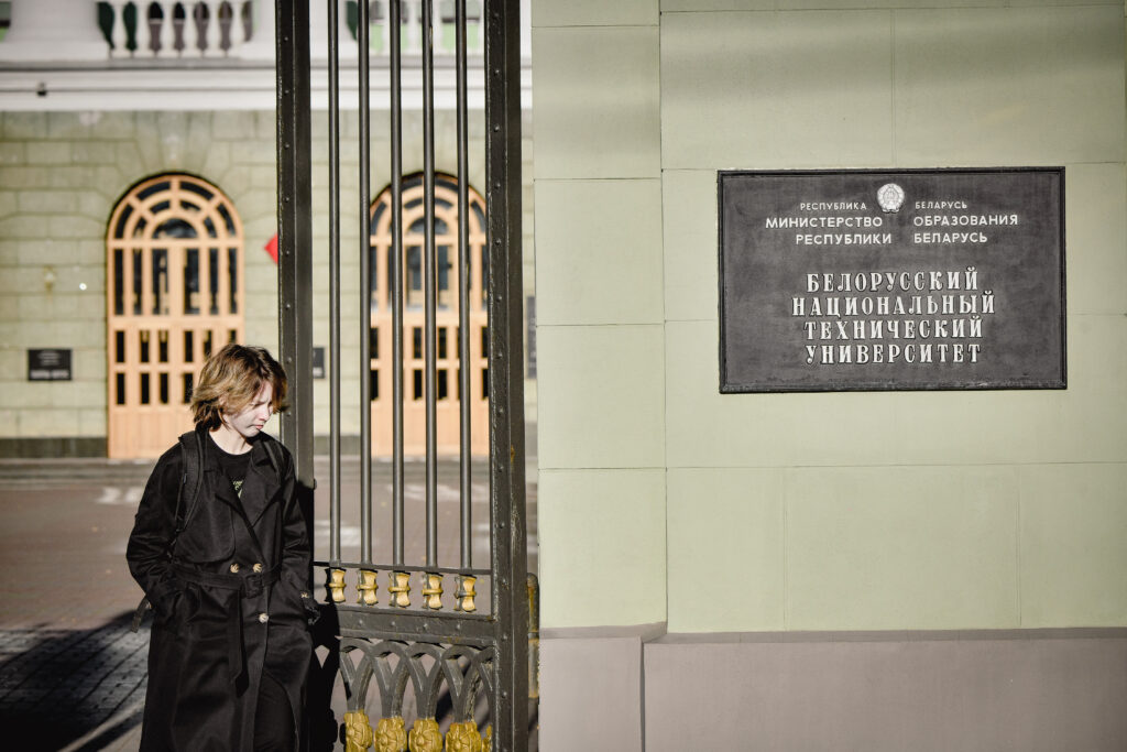 "Нет возможности вырваться на сессию". Узнали, почему ребятам с инвалидностью сложно поступить в вуз