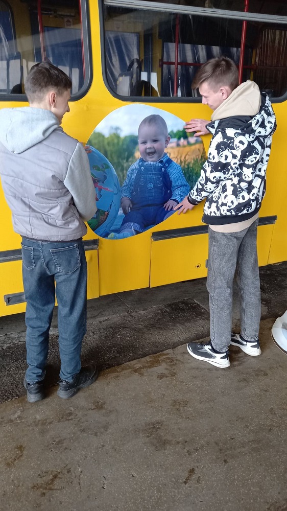 НА ОДИН ИЗ ЛИДСКИХ ГОРОДСКИХ АВТОБУСОВ БЫЛА НАНЕСЕНА СОЦИАЛЬНАЯ РЕКЛАМА «ЗА ЖИЗНЬ И СЕМЕЙНЫЕ ЦЕННОСТИ»