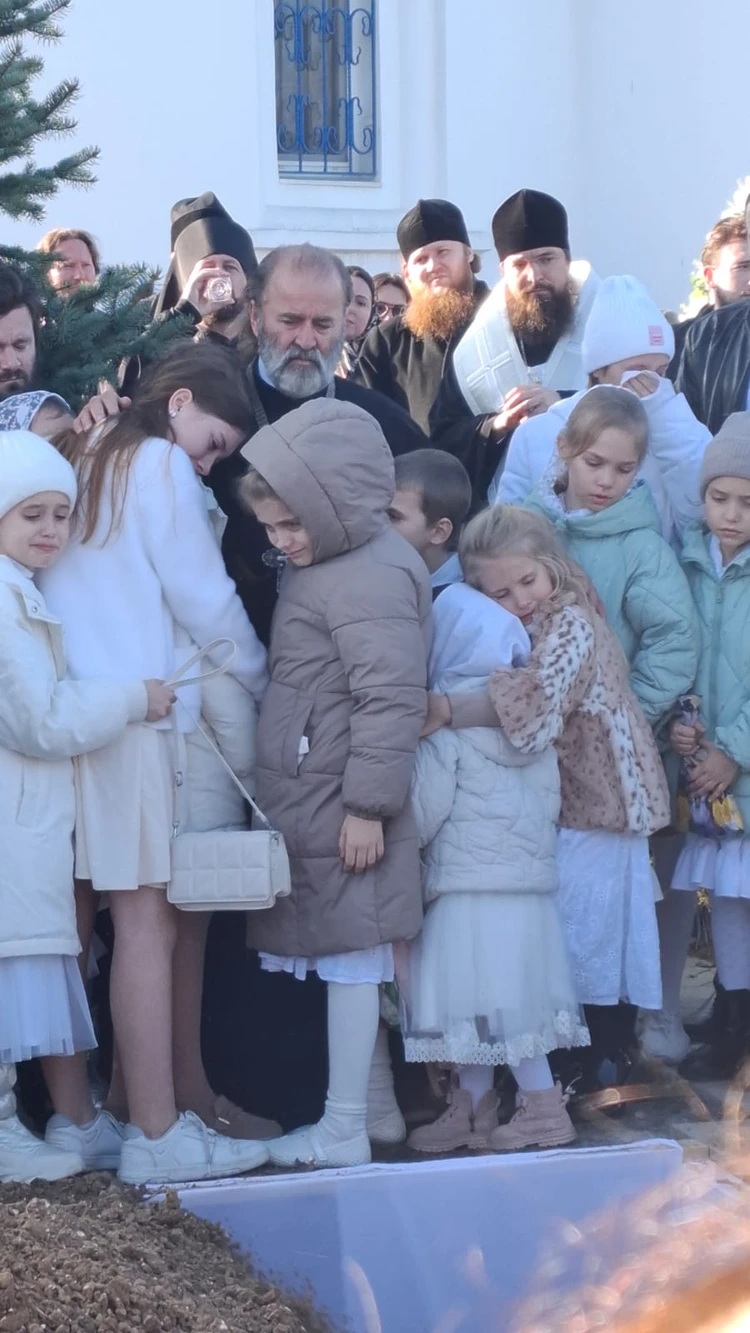 Семь Надюш и девять Вань: В семье ростовской матери-героини Надежды Осяк родилась 64-я внучка, названная в ее честь.