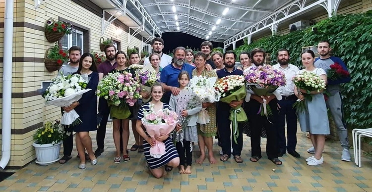 Семь Надюш и девять Вань: В семье ростовской матери-героини Надежды Осяк родилась 64-я внучка, названная в ее честь.